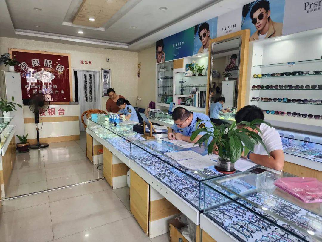 無證銷售隱形眼鏡護理液？立案查處！
